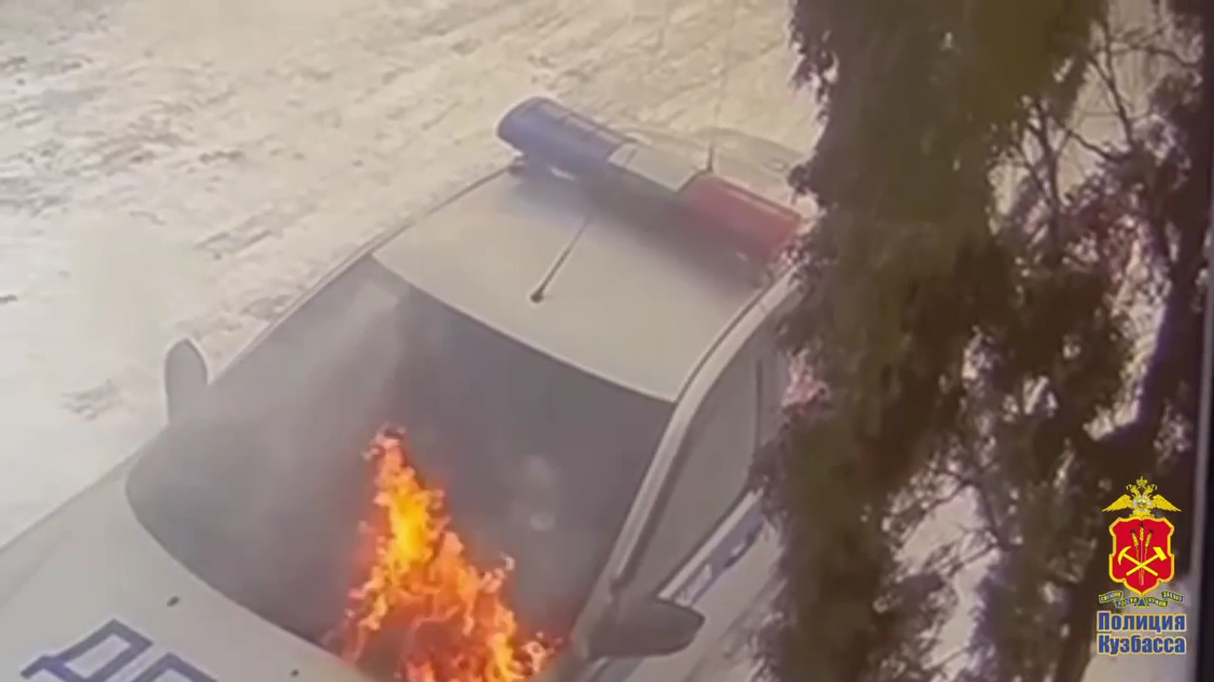Молодой кузбассовец поджег полицейскую машину по указке аферистов