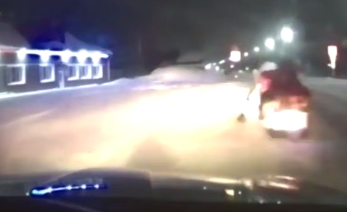 Зимний форсаж: в Кузбассе пьяный снегоходчик затеял погоню с дорожной полицией