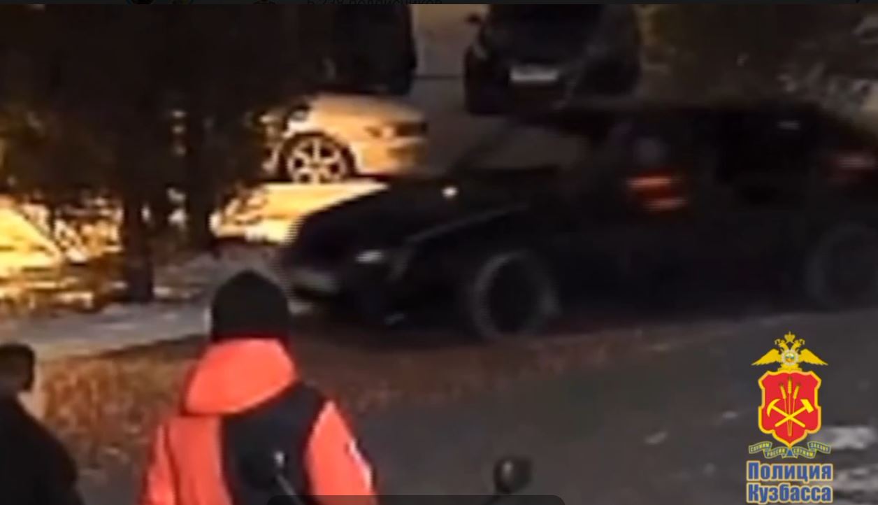 В Кемерове оштрафовали водителя, который проехал по тротуару, чтобы разогнать пешеходов