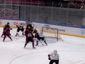 «Кузнецкие Медведи» на выезде проиграли «Омским Ястребам»