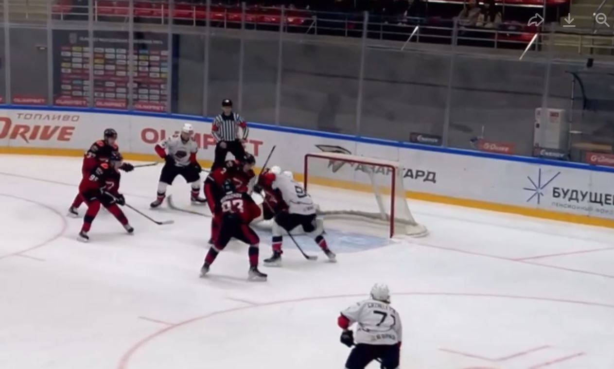 «Кузнецкие Медведи» на выезде проиграли «Омским Ястребам»
