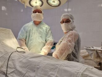 В Анжеро-Судженске врачи освоили сложную операцию по замене сустава