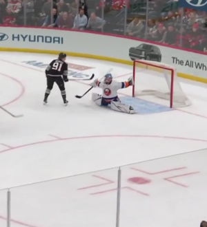 Илья Сорокин выиграл ледовую битву против «дьяволов» в НХЛ