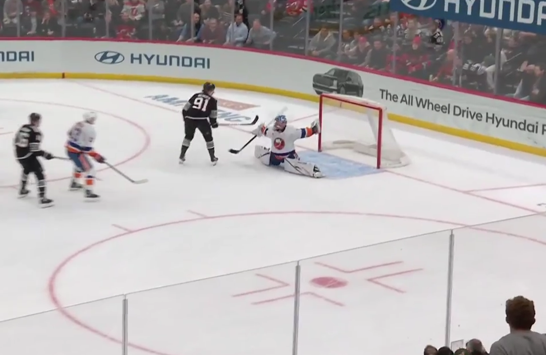 Илья Сорокин выиграл ледовую битву против «дьяволов» в НХЛ