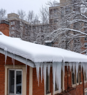 За зиму в Кузбассе зафиксировали 4,8 тысяч нарушений в уборке снега