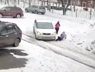 В Осинниках водитель иномарки наехал на ребенка и скрылся с места