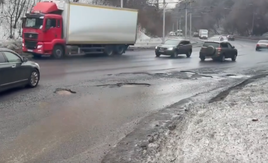 Дорожный надзор возбудил дело о плохом состоянии Логового шоссе в Кемерове