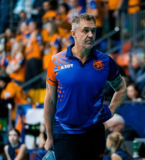 Волейбольный «Кузбасс» в концовке сезона остался без главного тренера