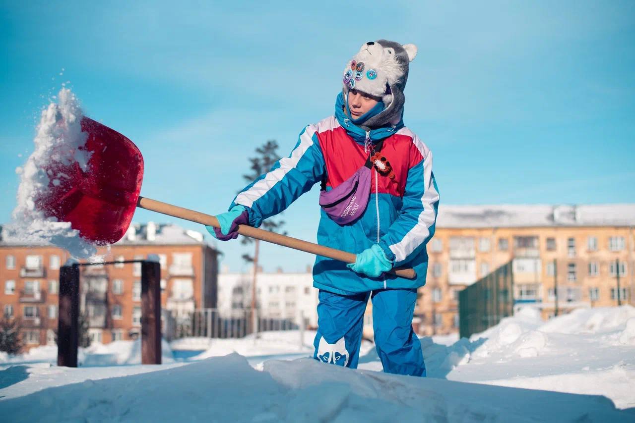 «Снежный десант» помог жителям Кузбасса очистить от снега более 300 дворов