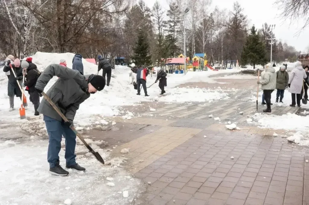 На первый Всекузбасский субботник вышли почти 80 тысяч жителей региона