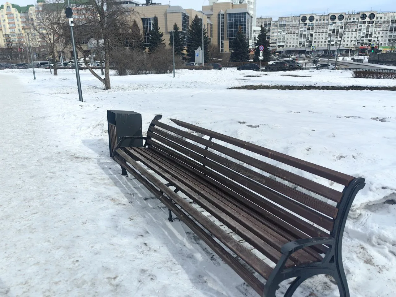 Мэр Новокузнецка возмутился ломающими лавочки и фонари малолетними вандалами