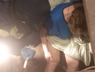 В Кемерове спасатели помогли пенсионерке, упавшей в погреб