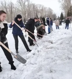 На первый Всекузбасский субботник вышли почти 80 тысяч жителей региона