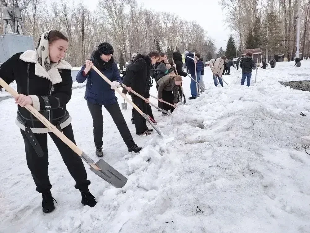 На первый Всекузбасский субботник вышли почти 80 тысяч жителей региона