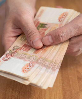 «Клюнул» на 20 тысяч: инспектора по рыболовству в Кузбассе задержали за взятку