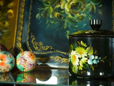 Выставка забытой фабрики «Весна» открылась в Кемерове