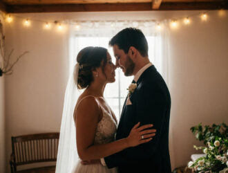 Пары в России все чаще отказываются от пышных свадеб из‑за резкого роста цен