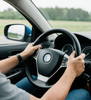 В Госдуме предложили обучать будущих водителей заправке и проверке масла