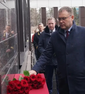 В Кузбассе увековечили память героя войны и легендарного судьи Юрия Пушкина