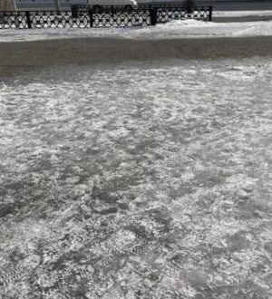 Сплошной гололед: новокузнечане жалуются на скользкие тротуары