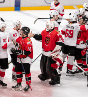 «Кузнецкие Медведи» проиграли «Молоту» по буллитам