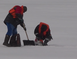 В Новокузнецком округе на Кондоме приступили к распиловке льда на затороопасных участках
