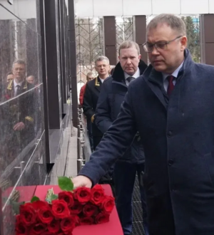 В Кемерове открыли памятную доску фронтовику Юрию Пушкину