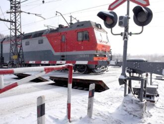 Водитель легковушки пострадал в ДТП с поездом в Кузбассе