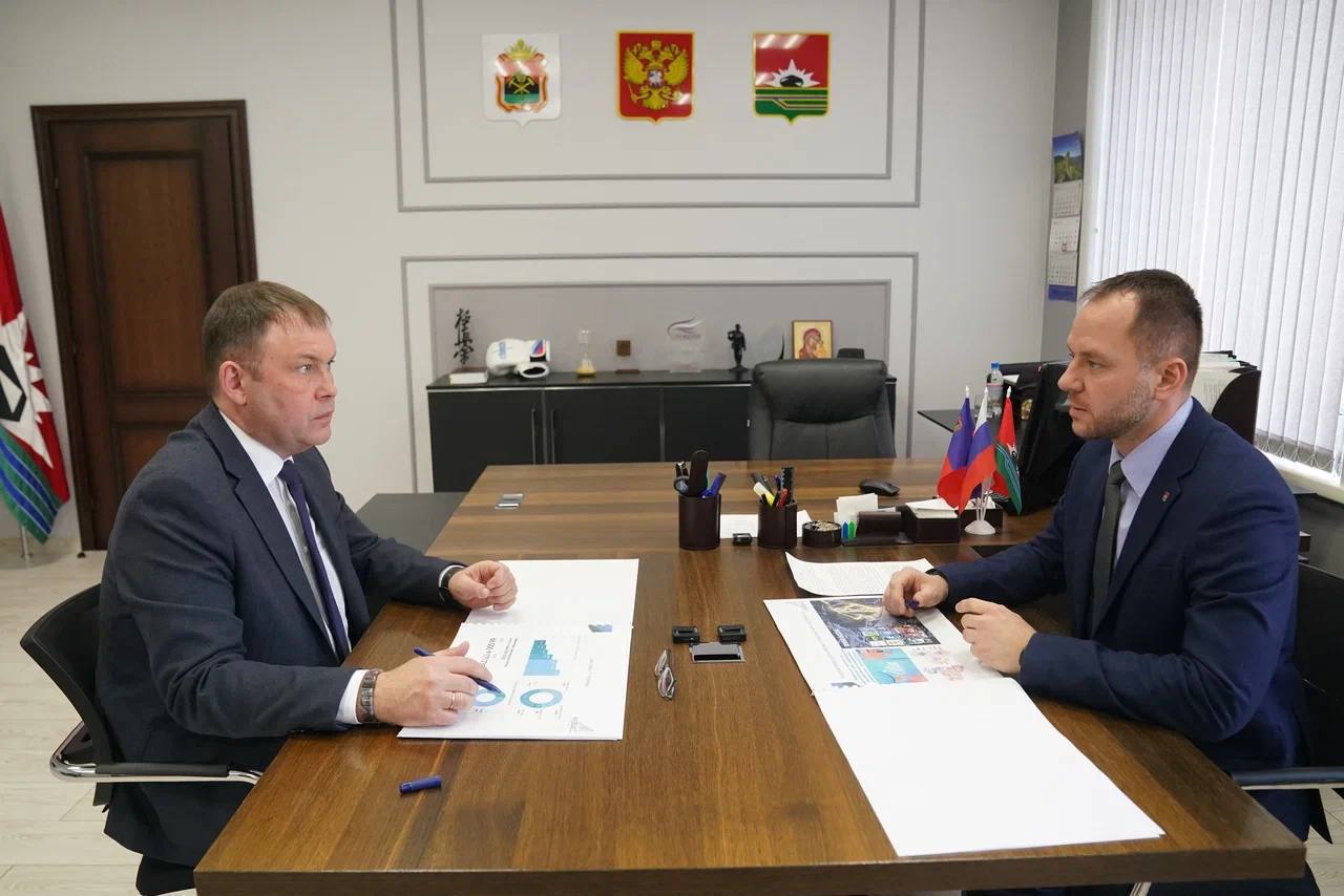 Проблемы благоустройства и развития туризма в Междуреченске Илья Середюк обсудил с главой города