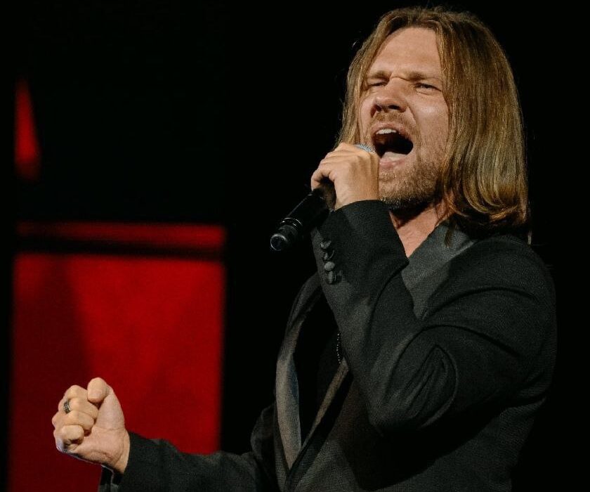 Певец из Кузбасса примет участие в шоу «Голос»