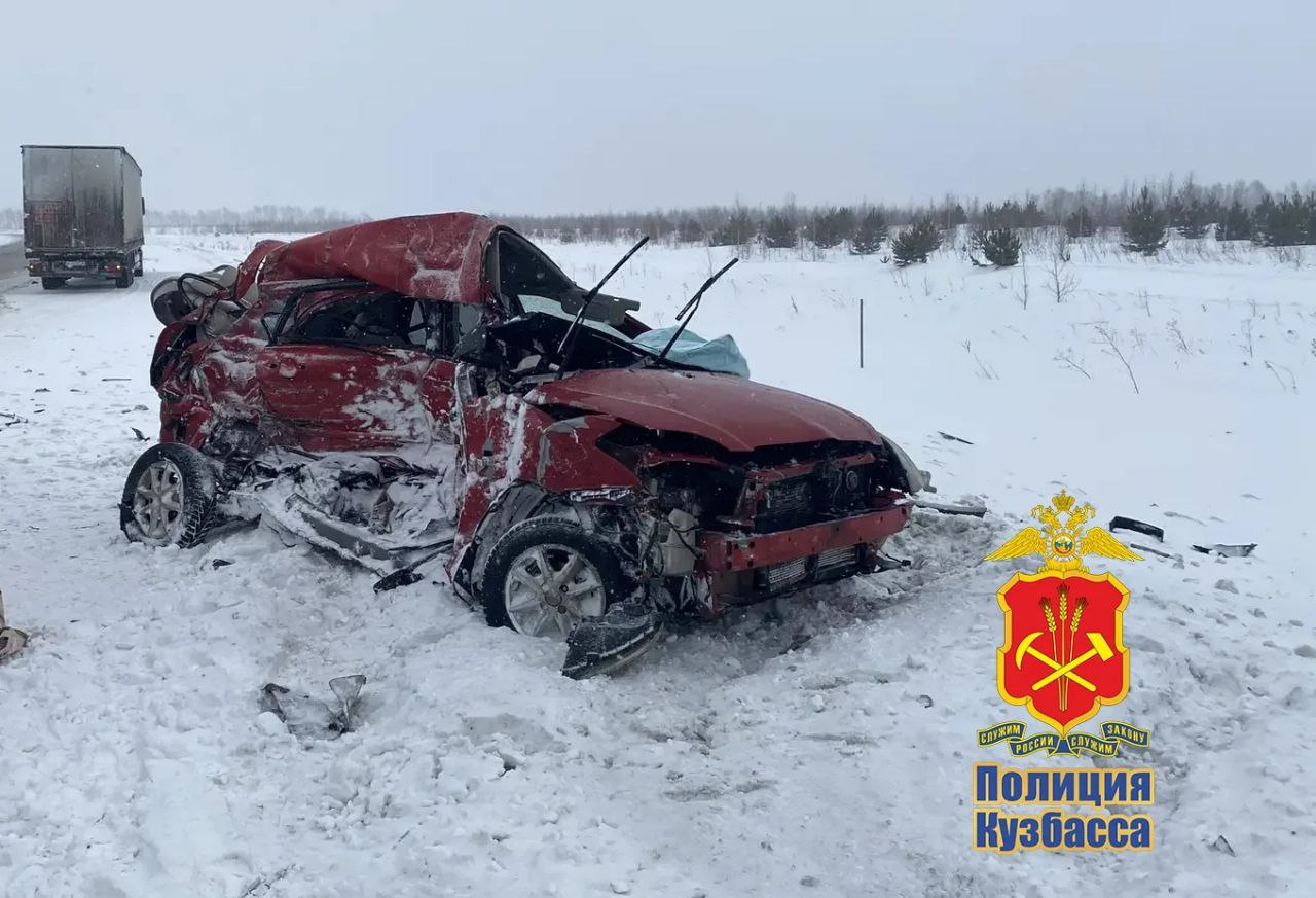 Под Мариинском в страшном ДТП погибли три человека