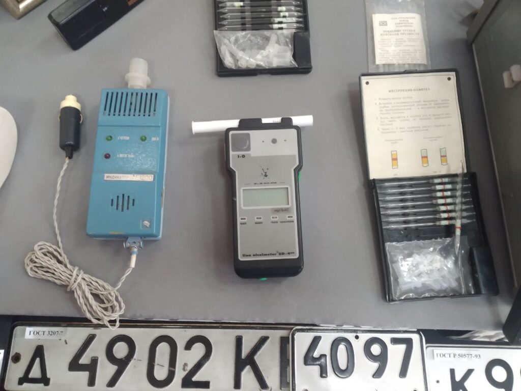 Фронтовой «Форд» и цветной жезл: как раньше работали сотрудники ГАИ в Кузбассе