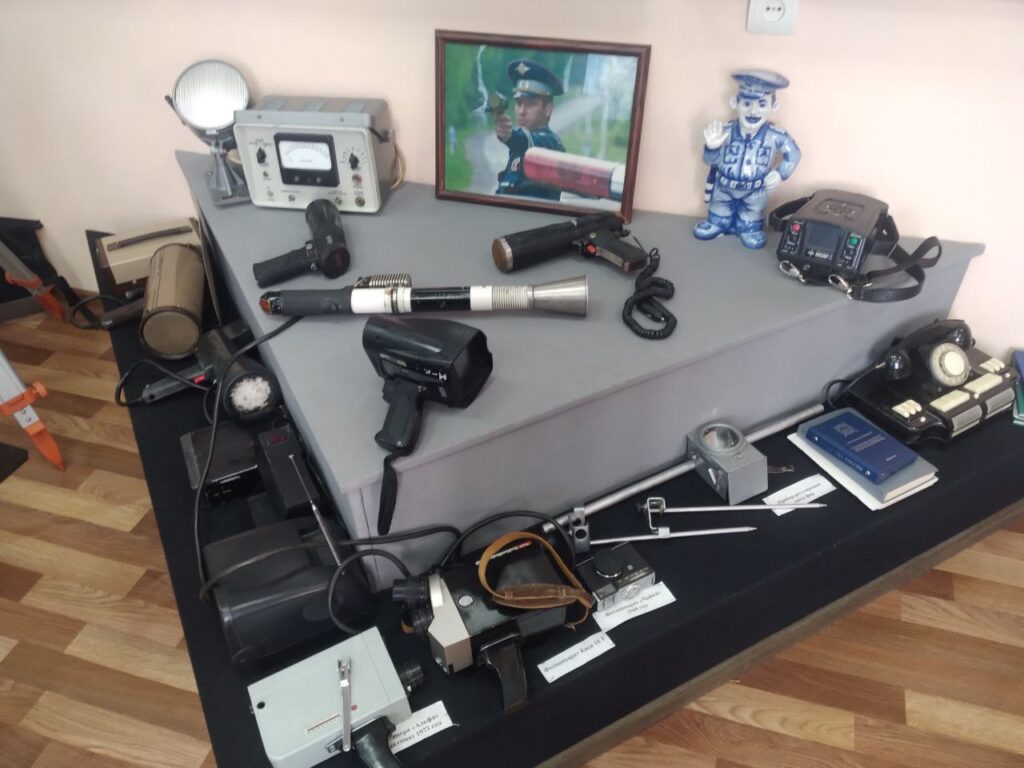 Фронтовой «Форд» и цветной жезл: как раньше работали сотрудники ГАИ в Кузбассе