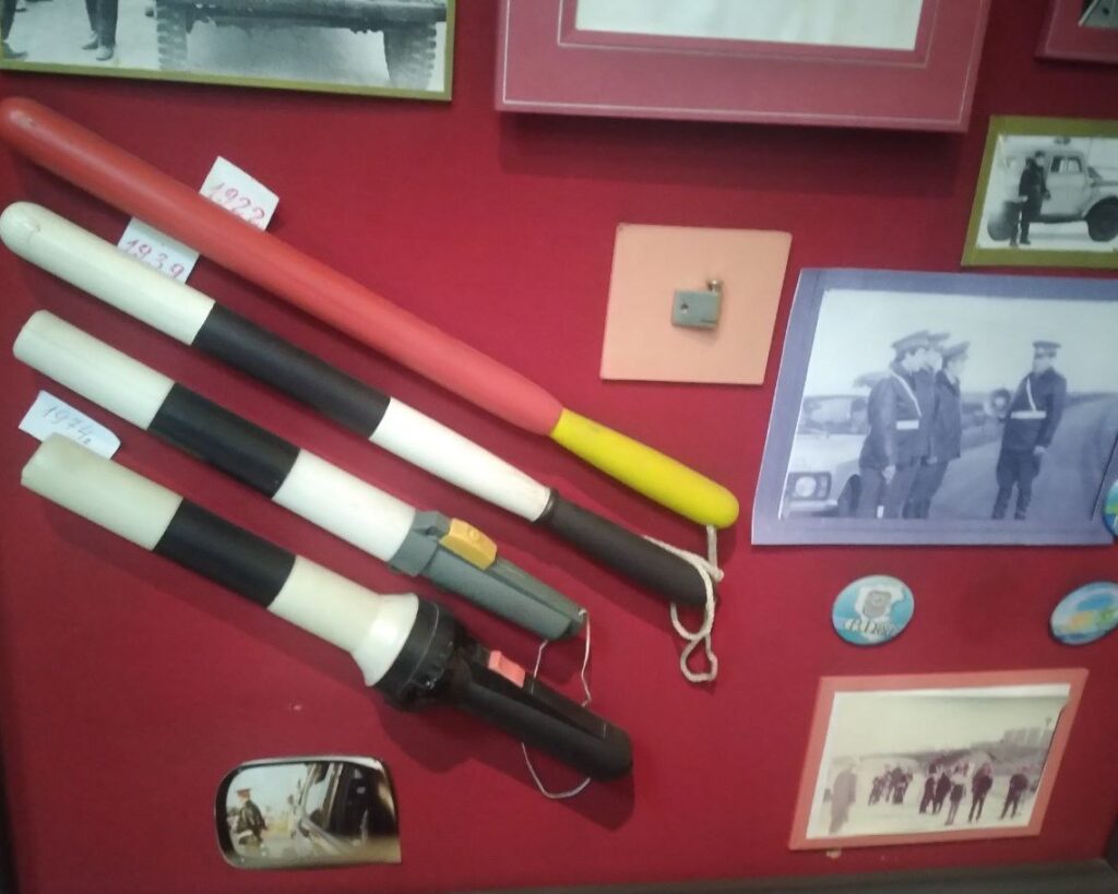 Фронтовой «Форд» и цветной жезл: как раньше работали сотрудники ГАИ в Кузбассе