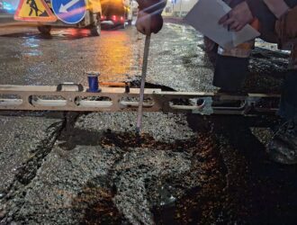 В Новокузнецке через неделю начнут заделывать выбоины на дорогах