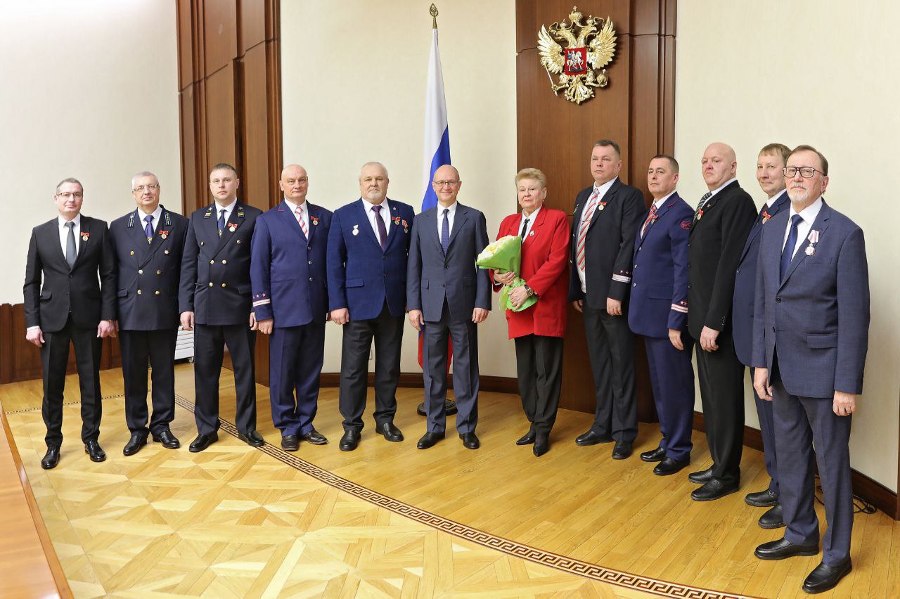 В День наставника работникам СУЭК-Кузбасс вручили государственные награды