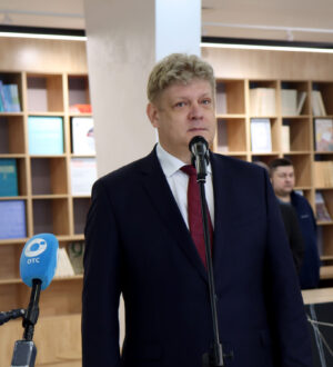 Анатолий Серышев посетил крупнейшую научную библиотеку Сибири после капитального ремонта