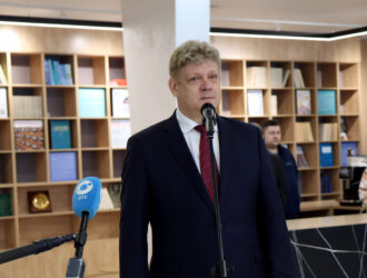 Анатолий Серышев посетил крупнейшую научную библиотеку Сибири после капитального ремонта