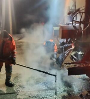 Ямочный ремонт дорог проводят в Кемерове