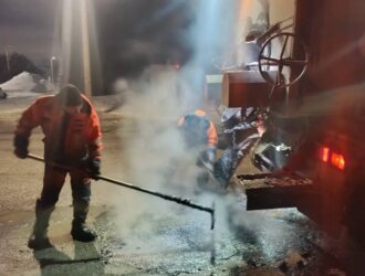 Ямочный ремонт дорог проводят в Кемерове