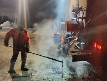 Ямочный ремонт дорог проводят в Кемерове