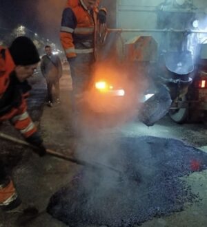 В Кузбассе продолжается ямочный ремонт дорог