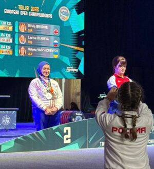 Новокузнечанка Лариса Бериева взяла две медали на чемпионате Европы по пауэрлифтингу