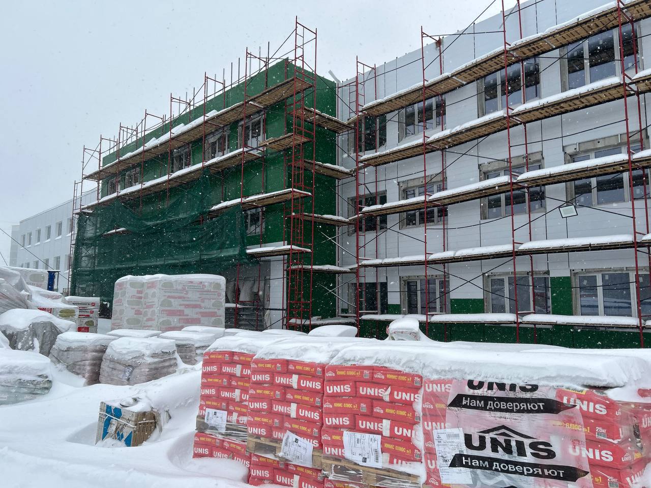 Поликлинику в микрорайоне Красный Камень Киселевска построили на 65%