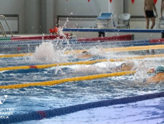 В Кузбассе определили лучших пловцов среди школьных команд