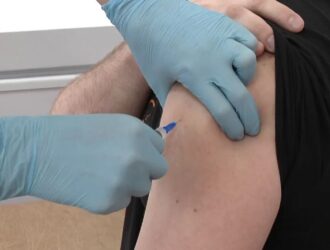 В Новокузнецке поисковики отряда «Лиза Алерт» прошли вакцинацию от клещевого энцефалита