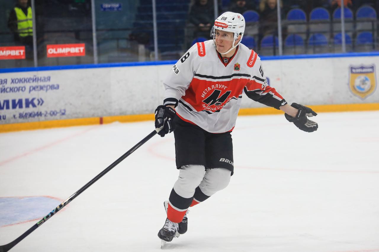 Нападающий новокузнецкого «Металлурга» приближается к рекорду в ВХЛ