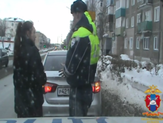 В Ленинск-Кузнецком округе лишенную прав девушку поймали за рулем