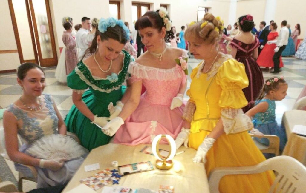 В Новокузнецке воссоздали атмосферу бала XIX века