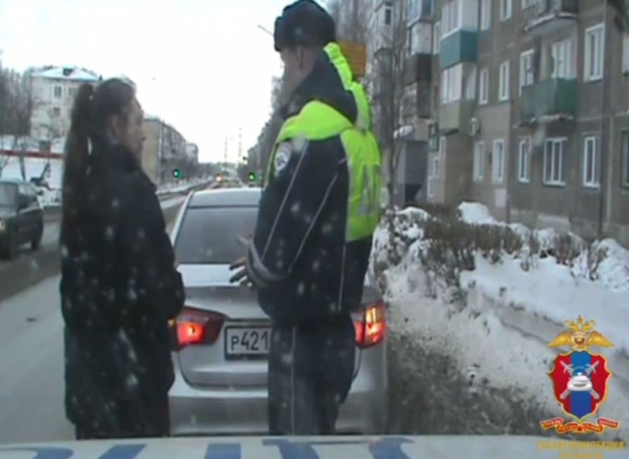 В Ленинск-Кузнецком округе лишенную прав девушку поймали за рулем
